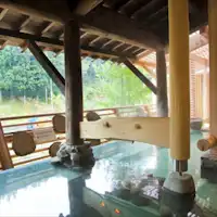 【บ่อน้ำพุร้อนกลางป่า】