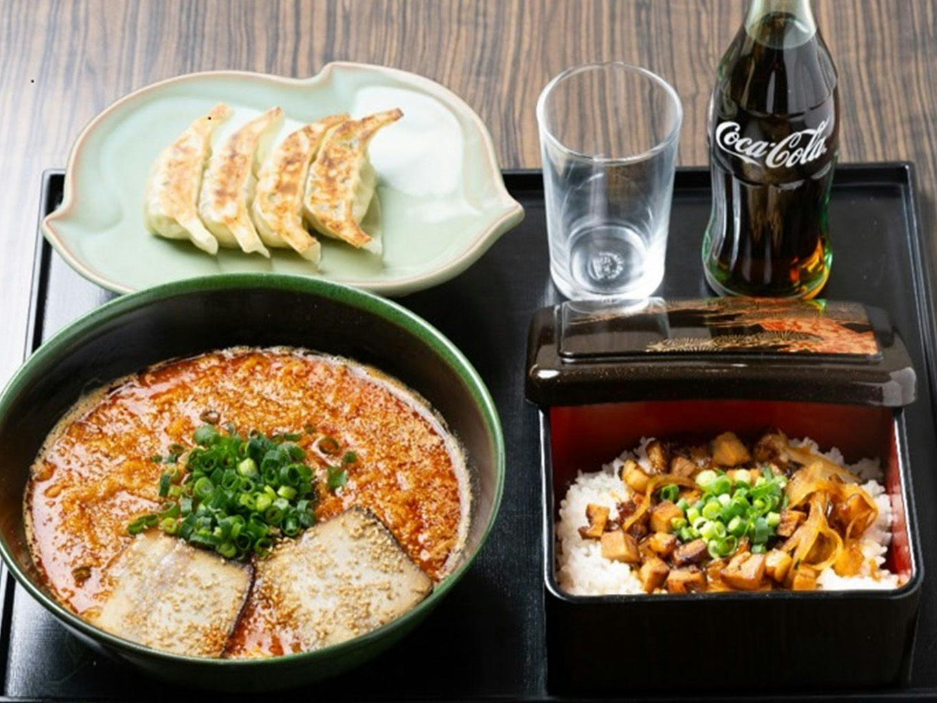 ราเม็ง + ข้าวหน้าหมูชาชู + เครื่องดื่มซอฟต์ดริงค์