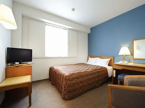 เตียงคู่กว้างขวางในพื้นที่ประมาณ 14 ตารางเมตร