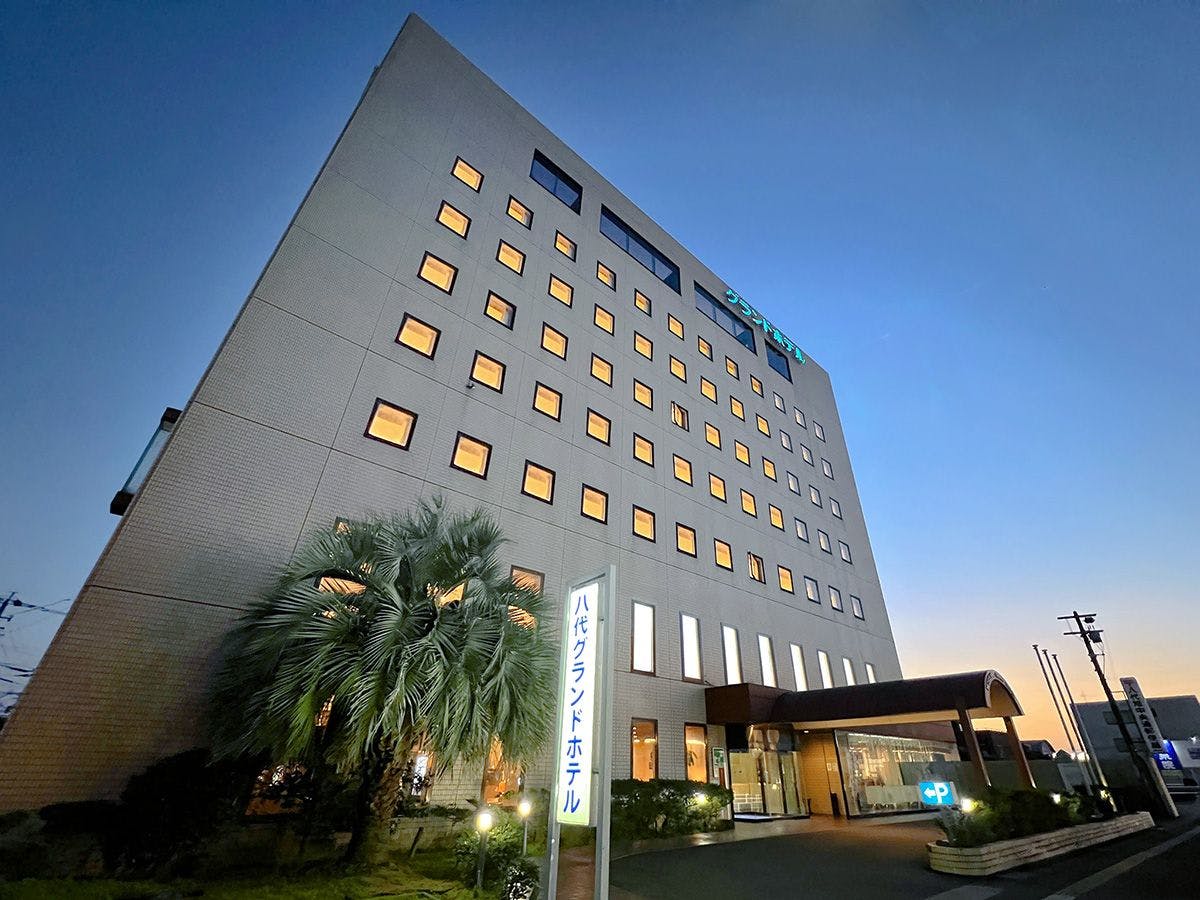 ภาพภายนอกอาคาร (ยามเย็น)