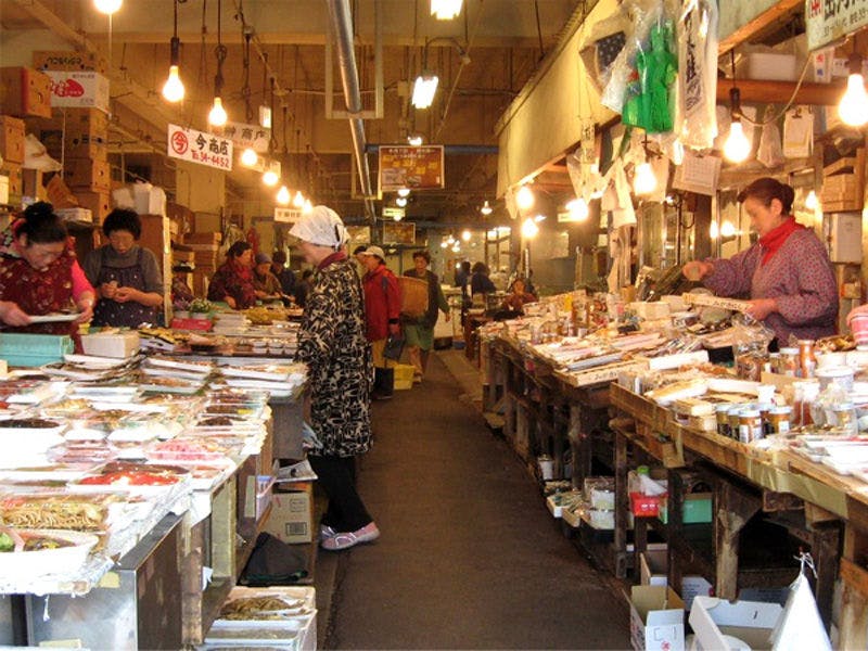 ◇ตลาดค้าปลีกปลาและผักฮาจิโนะเฮะ (ตลาดเช้าฮาจิโนะเฮะมินาโตะ)