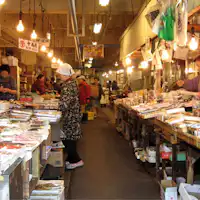 ◇ตลาดค้าปลีกปลาและผักฮาจิโนะเฮะ (ตลาดเช้าฮาจิโนะเฮะมินาโตะ)