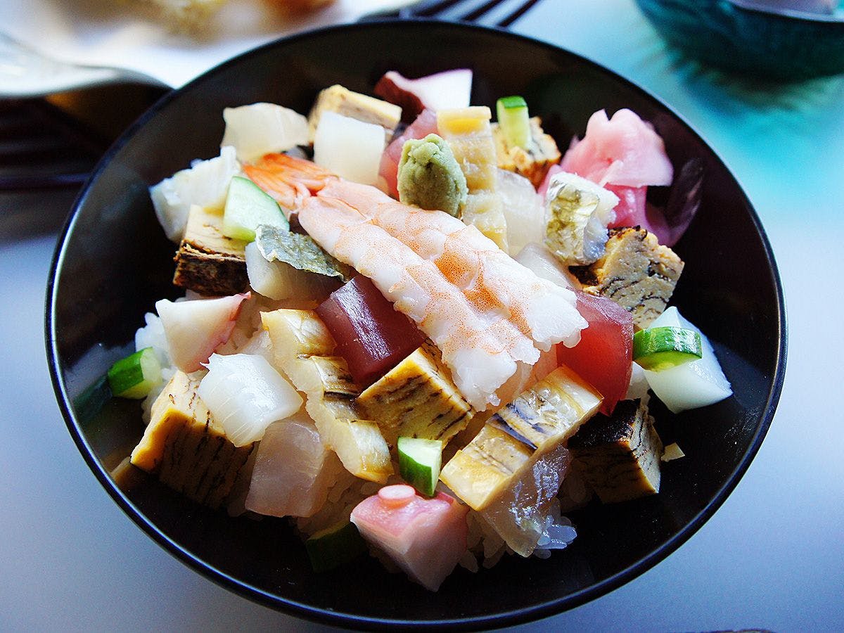 【Penginapan Sakura Zen】Sushi chirashi “Hana” dari Penginapan Sakura