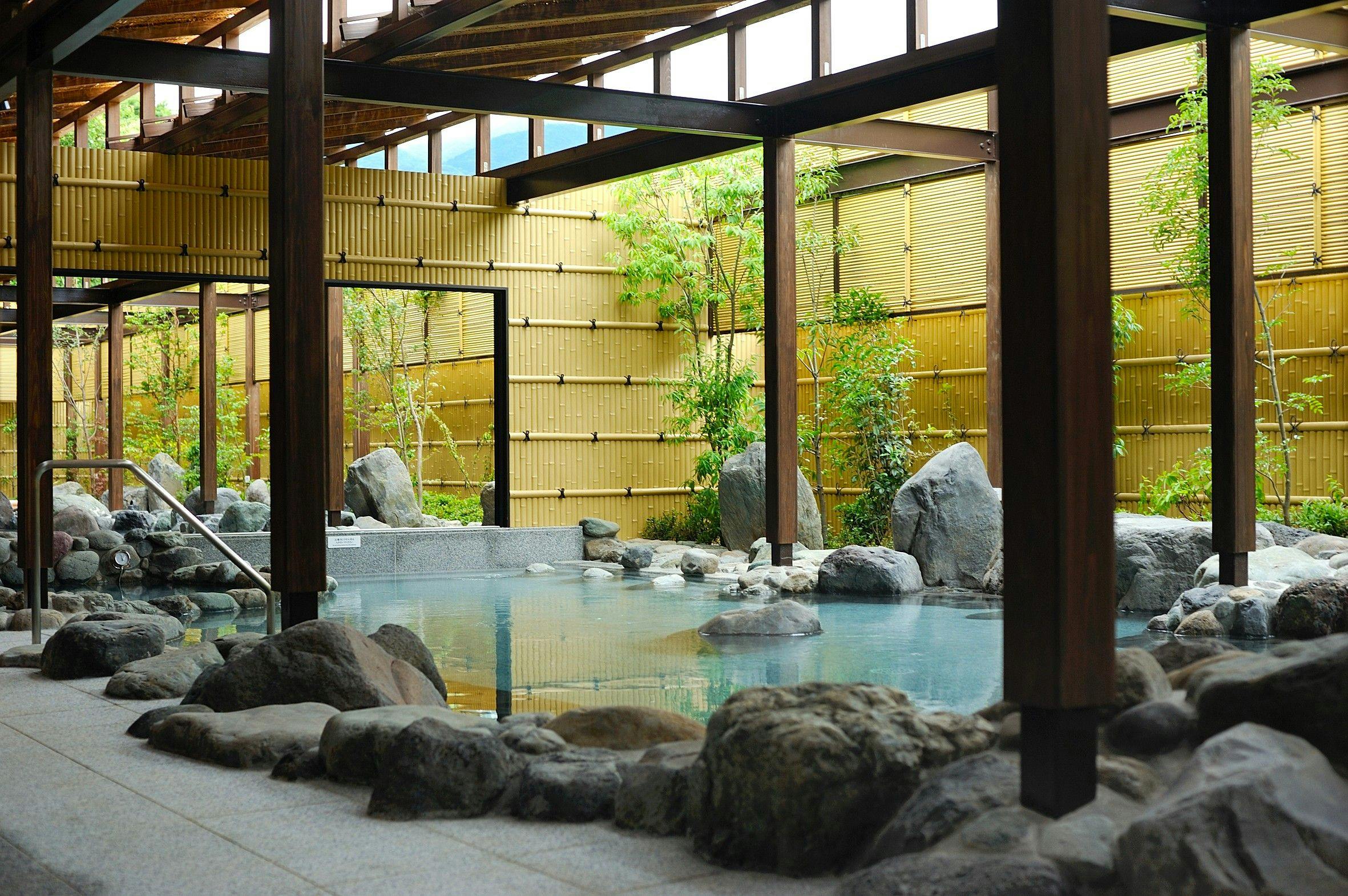 ออนเซ็นกลางแจ้งที่ใหญ่ที่สุดในยูกาวาระ