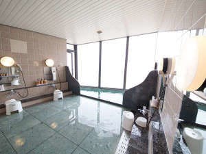 Bilik mandi awam agak kecil.