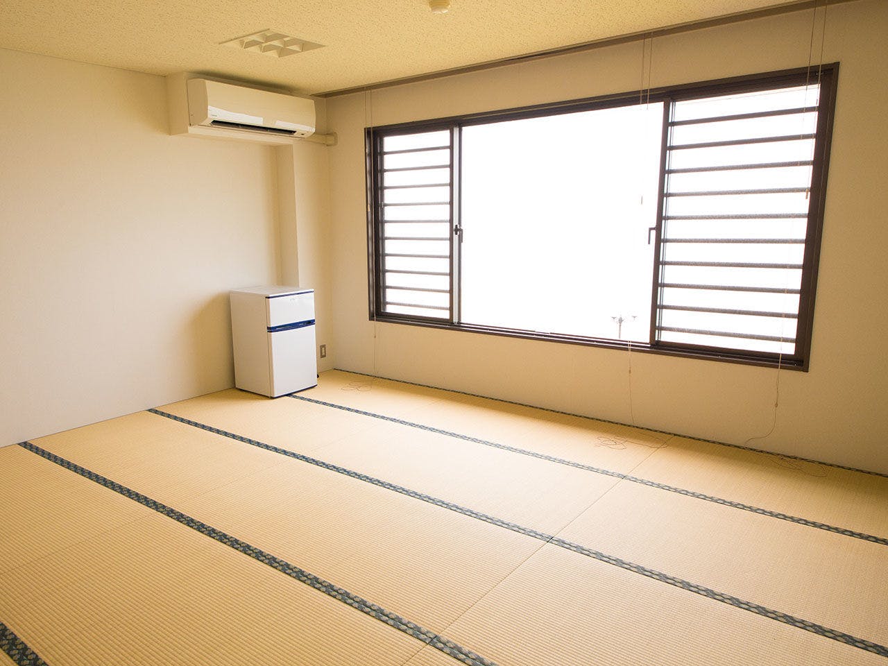 Bilik gaya Jepun 15 tatami (tanpa tandas dan bilik mandi, menggunakan bilik mandi awam)