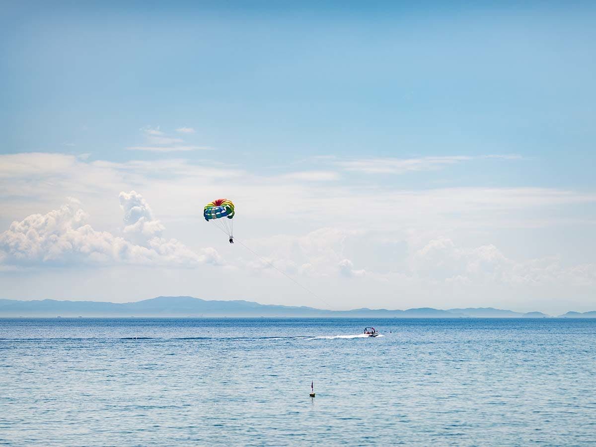 Pemandangan panorama lautan terbentang di hadapan anda!