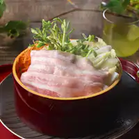 Daging babi dari Wilayah Saga yang dikukus dengan daun teh Ureshino