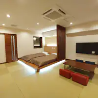 ห้องพักสไตล์ญี่ปุ่นและตะวันตกพร้อมอ่างอาบน้ำกลางแจ้งบางส่วนในอาคารที่ปรับปรุงใหม่