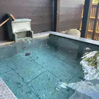 ตัวอย่างบ่อน้ำพุร้อนกลางแจ้งส่วนตัว