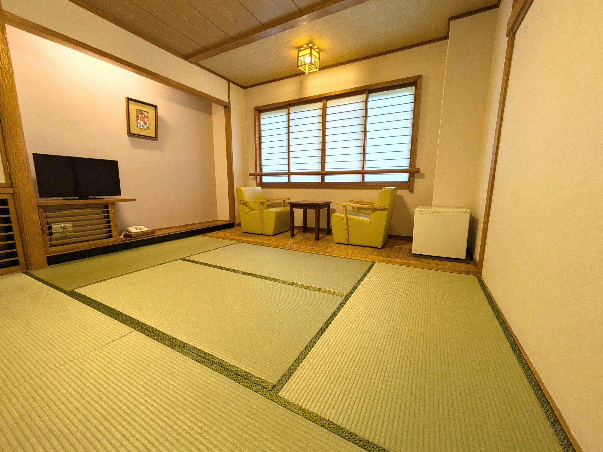 Japanese-style room with 6 tatami mats