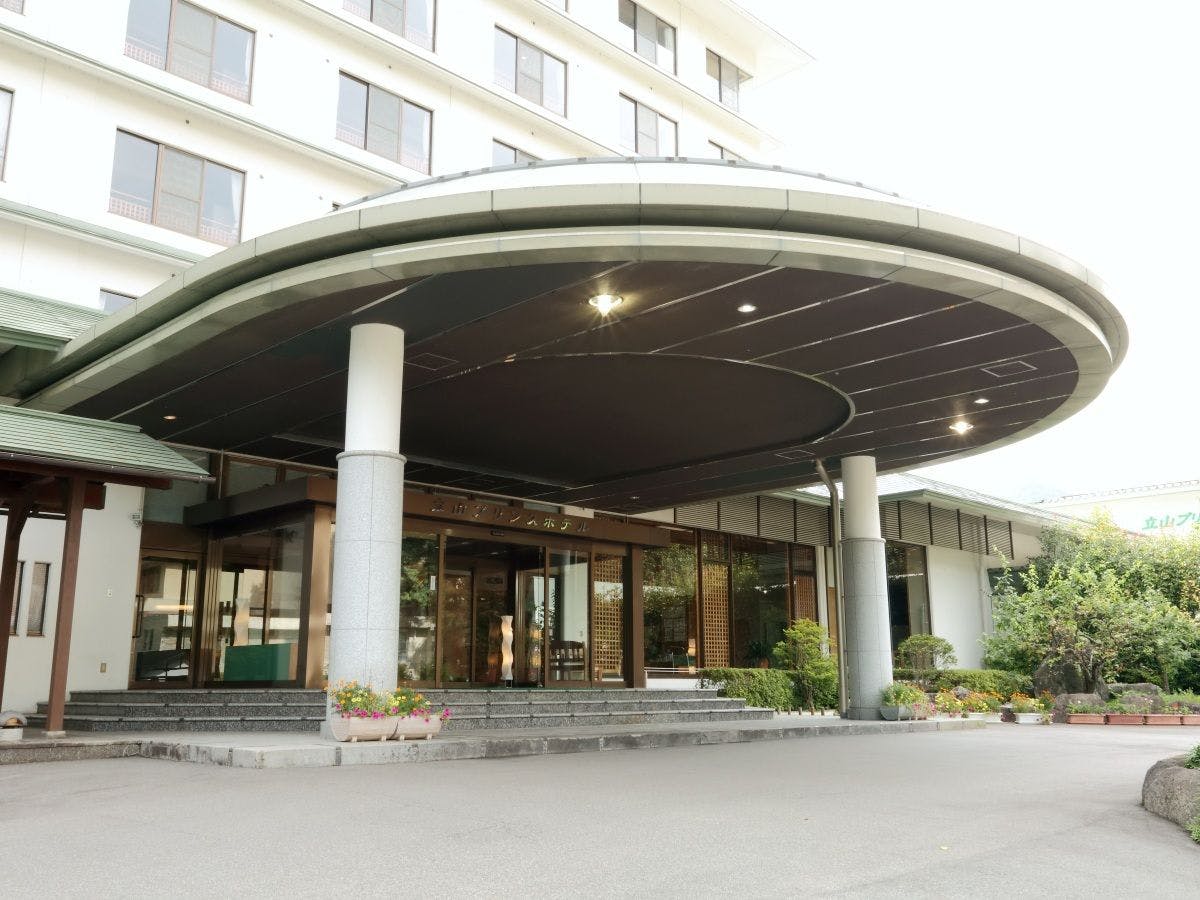 ภายนอกในตอนกลางวัน