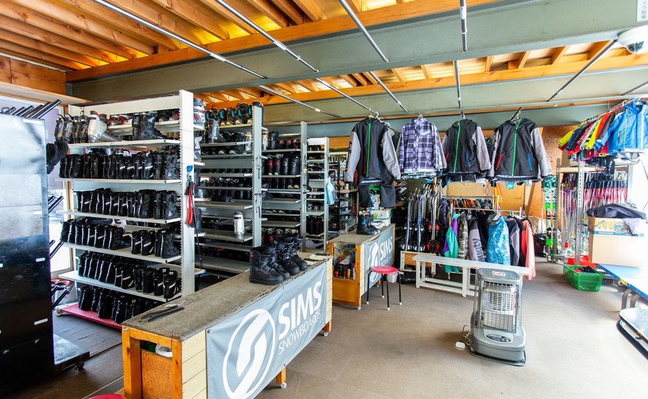 ภายในร้านเช่า CB