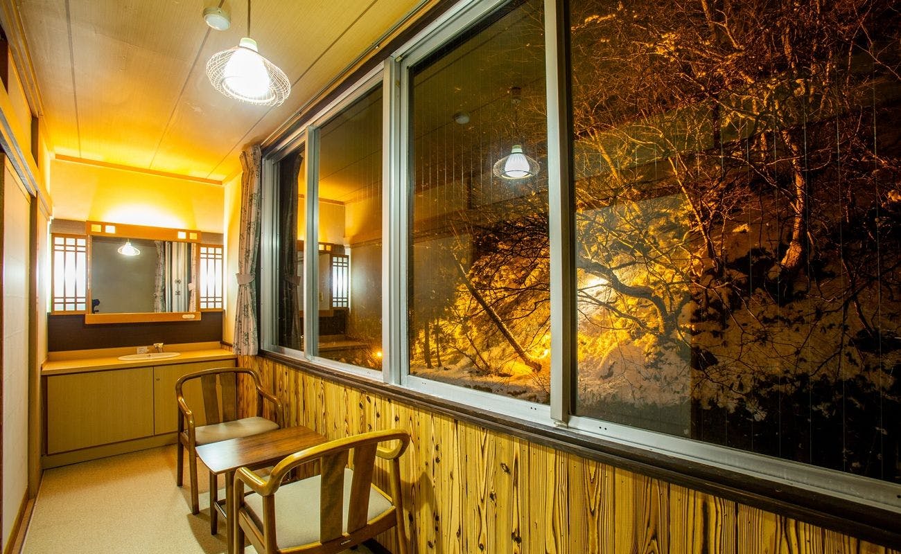 วิวกลางคืนจากห้องพัก