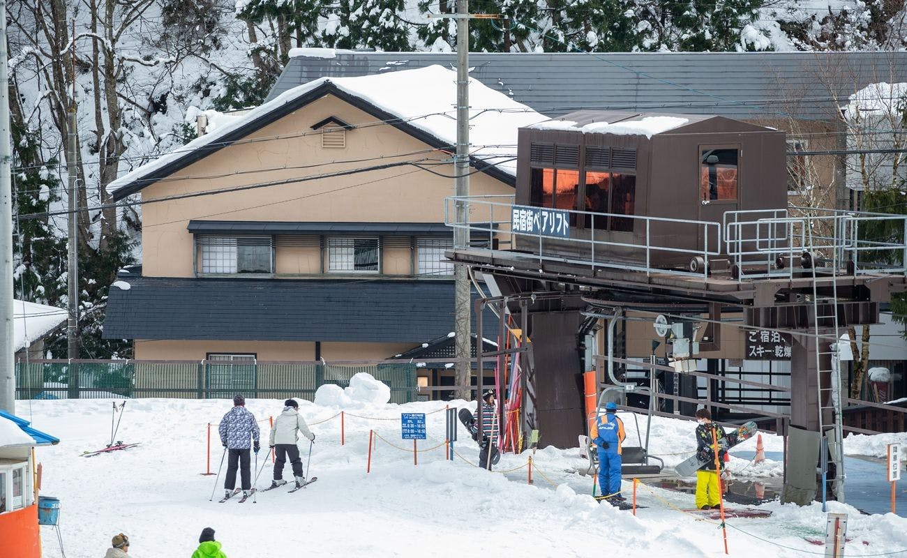 อยู่ตรงหน้าสถานีลิฟต์