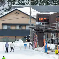 อยู่ตรงหน้าสถานีลิฟต์