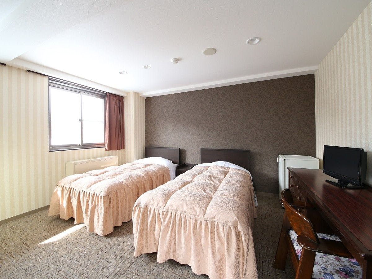 【ห้องพักแบบตะวันตกเตียงคู่ที่ Kamoshika-kan (พร้อมอ่างอาบน้ำ)】