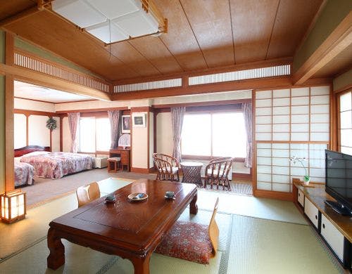 【らいちょう館最上階和洋室】