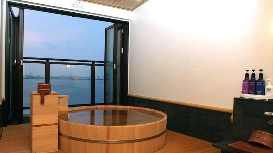 Yokohama Minato Mirai Manyo Club