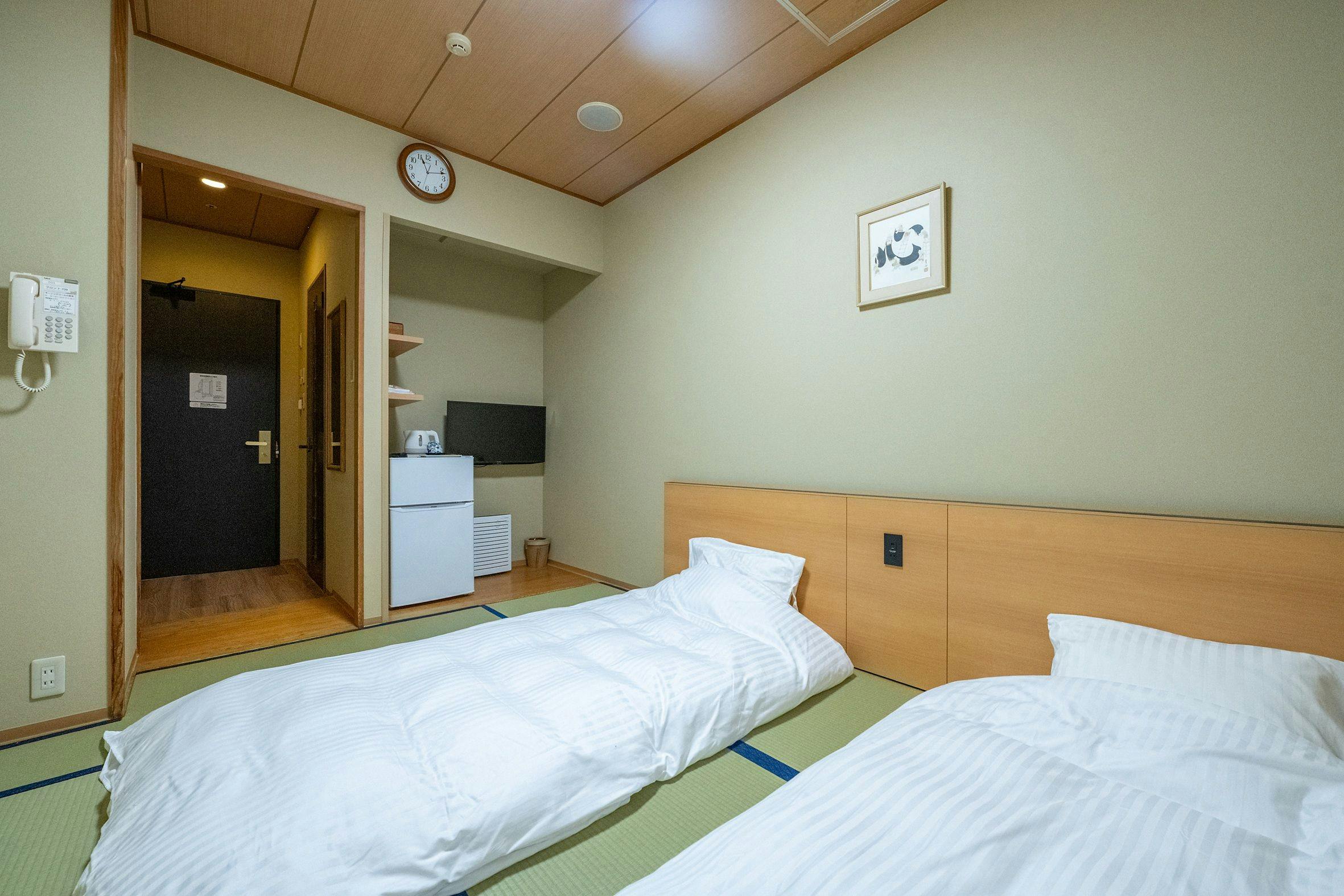 ห้องสไตล์ญี่ปุ่น 6 เสื่อ พร้อมห้องน้ำ