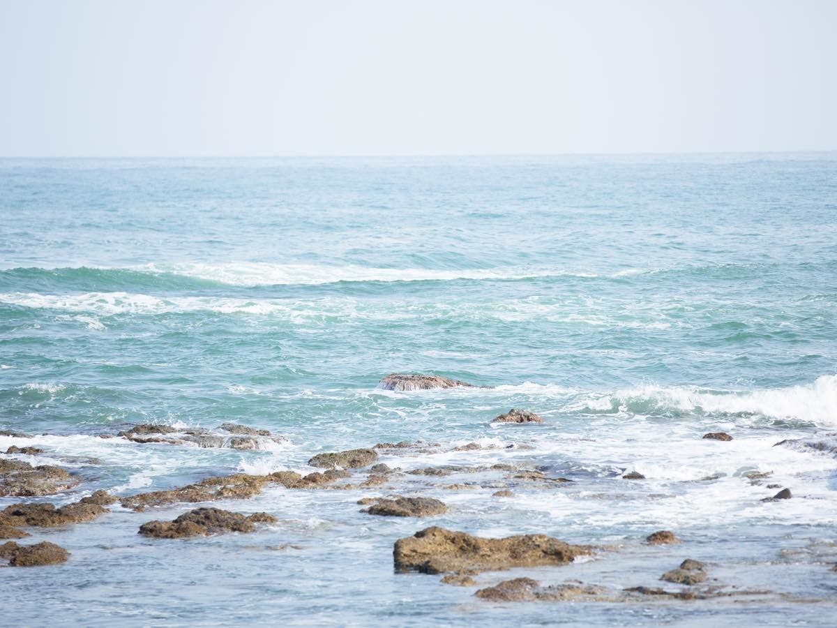 ทิวทัศน์ที่งดงามของทะเลญี่ปุ่น