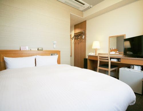 広さ:13平米　ベッド幅：140cm