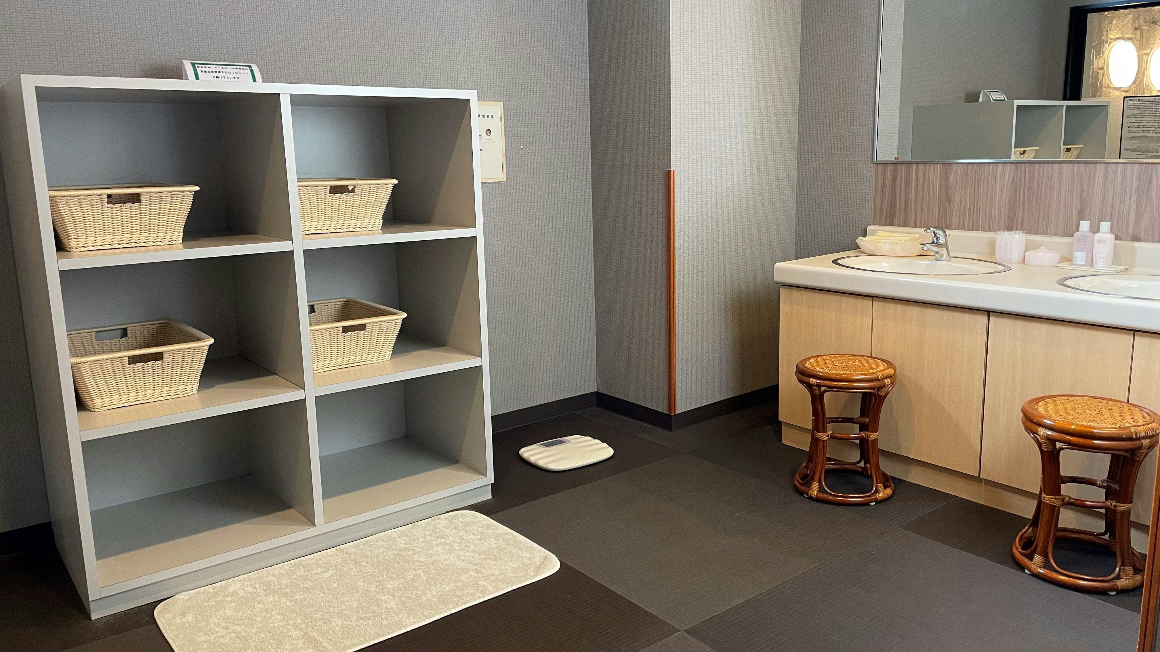 Perfect security measures! Enjoy your bath with peace of mind.