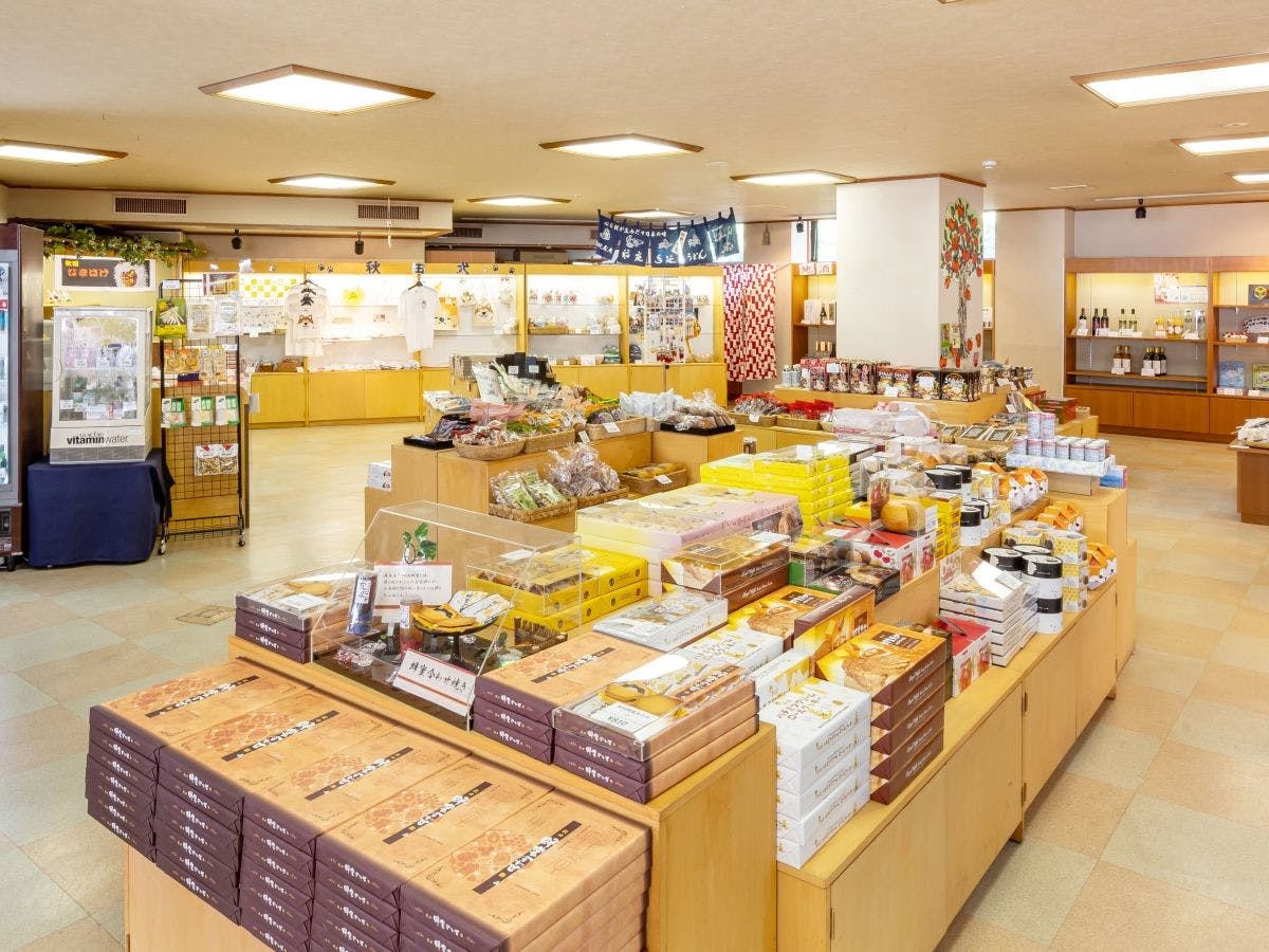 On-site shop: A wide variety of local souvenirs available!