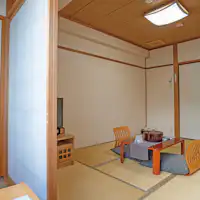 ห้องสไตล์ญี่ปุ่น 6 เสื่อทาทามิ (ระเบียงกว้าง / ห้องน้ำ / อ่างล้างหน้า)