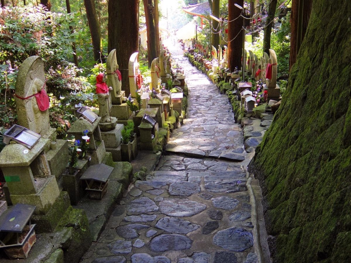 ทางเดินไปยังโฮซันจิ โอคุโนะอิน