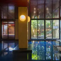 ห้องอาบน้ำสาธารณะที่กว้างขวาง