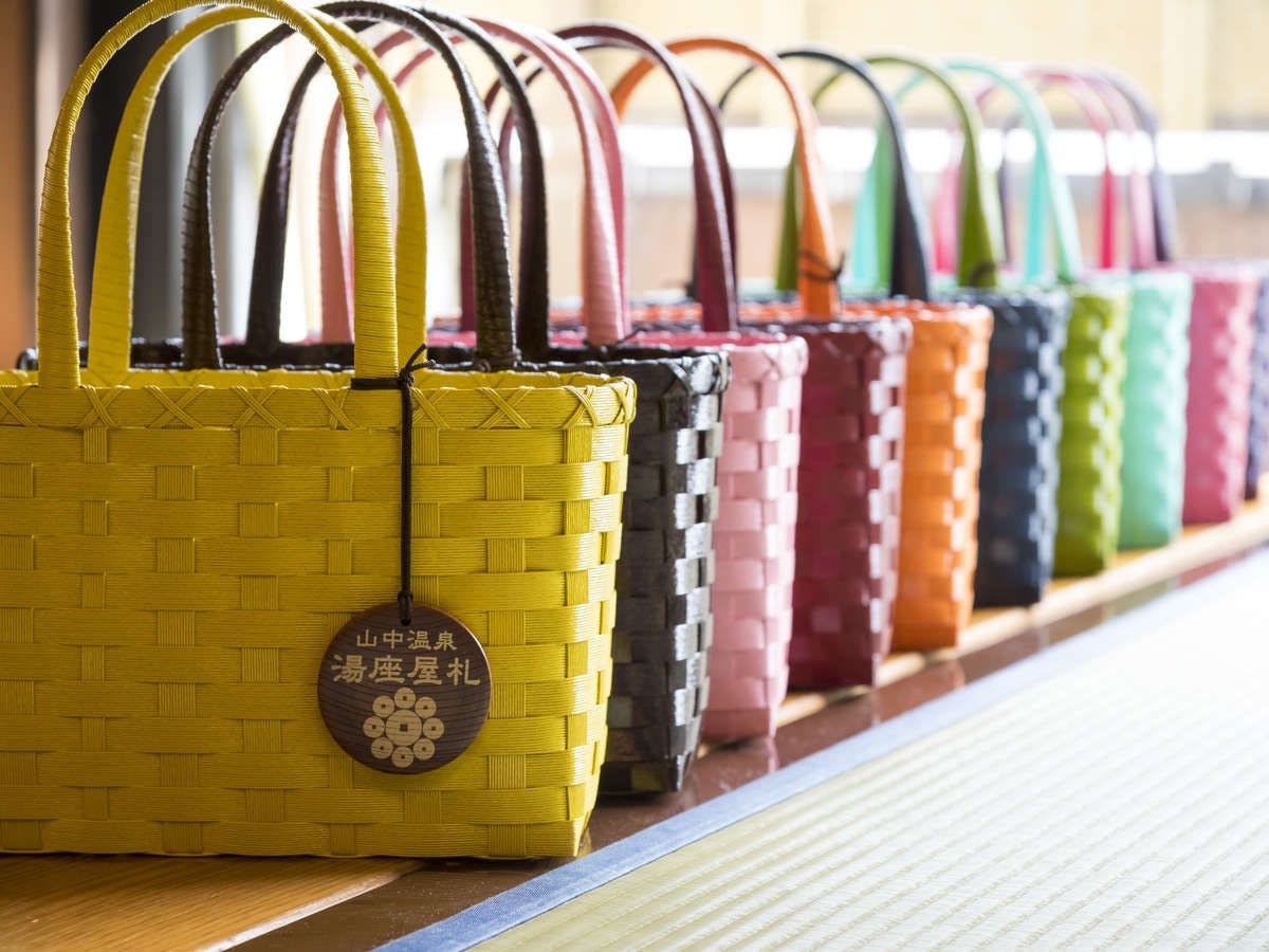 กระเป๋า 'Machi Meguri' เคลือบยามานากะ