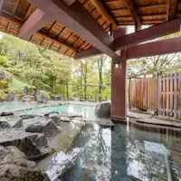 *อ่างอาบน้ำกลางแจ้ง (ปิดตั้งแต่ปลายเดือนตุลาคมถึงกลางเดือนเมษายน)