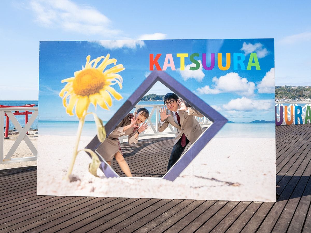 จุดถ่ายรูปบนระเบียงริมชายหาด