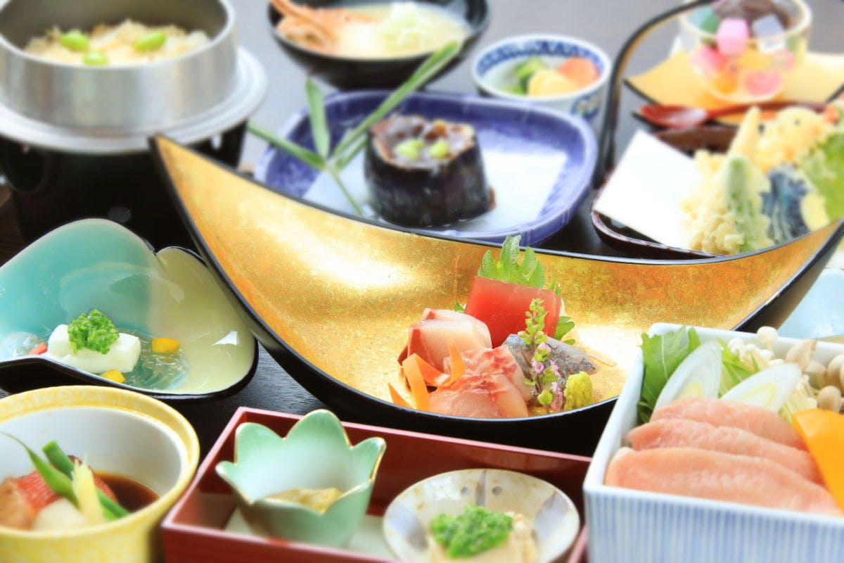 Contoh hidangan makan malam gaya Kaiseki.