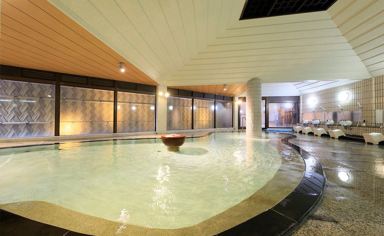 【Pemandian Umum Pria Suruga】Kebanggaan dengan jumlah air panas yang melimpah