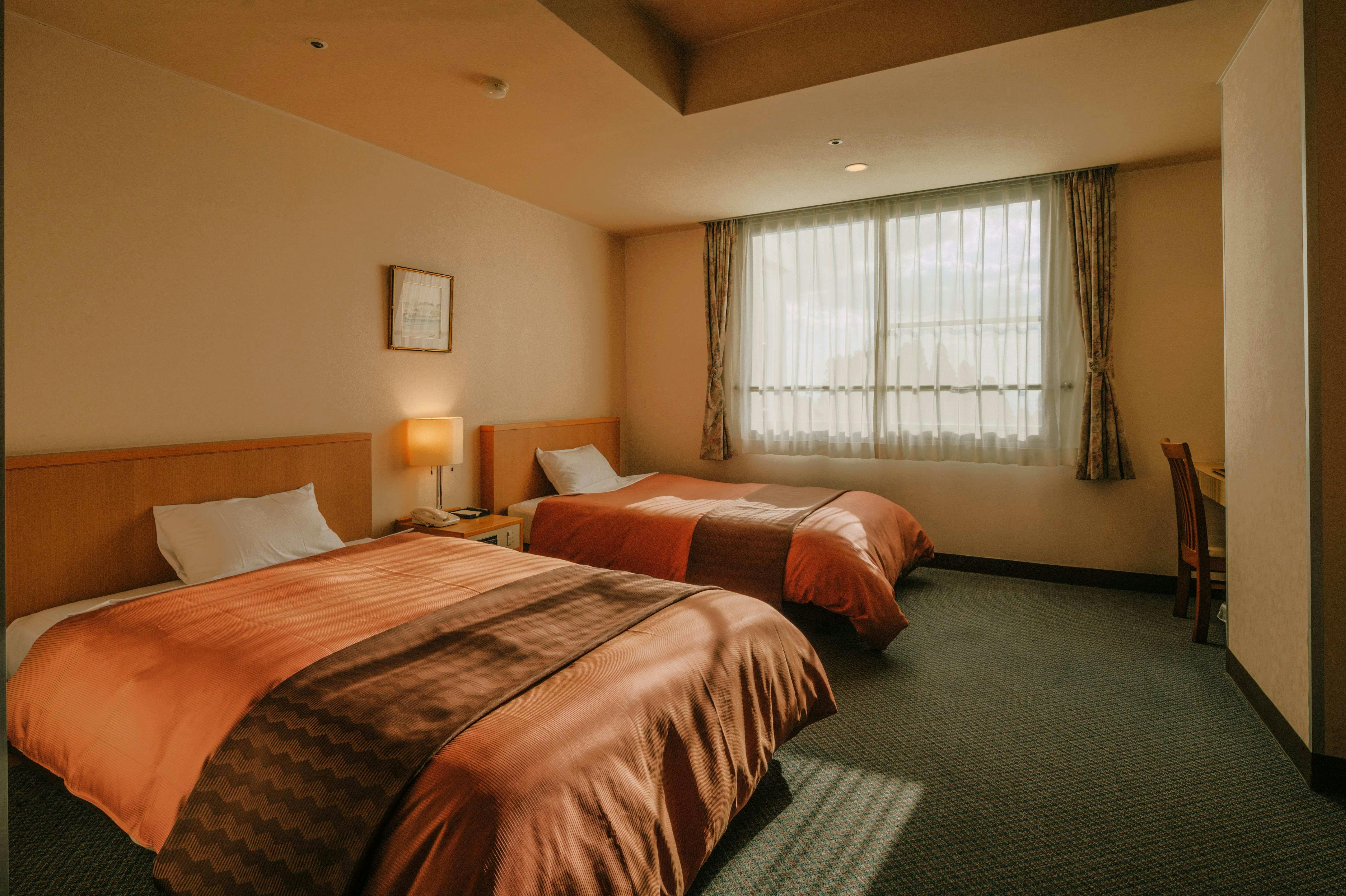 Bangunan Barat: Bilik Kembar Gaya Barat