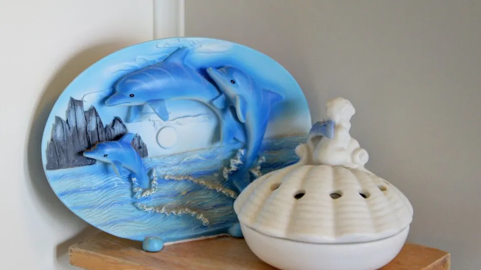 Inn of the Sea, Spa, and Beautiful Skin Bath: Angel Dolphin!