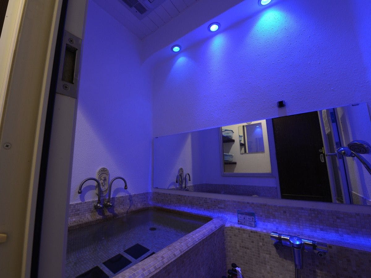 Inn of the Sea, Spa, and Beautiful Skin Bath: Angel Dolphin!