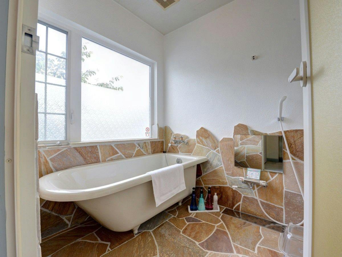 Inn of the Sea, Spa, and Beautiful Skin Bath: Angel Dolphin!