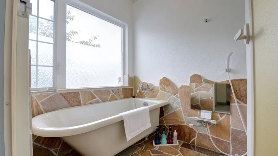 Inn of the Sea, Spa, and Beautiful Skin Bath: Angel Dolphin!