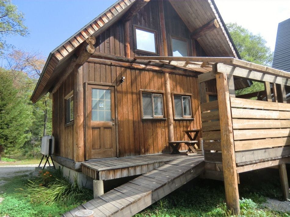 【ログハウスページ】購入前に取引ページご覧ください。 ワクワクが止まらないBESSの新提案。平屋×小屋×ログで生まれた