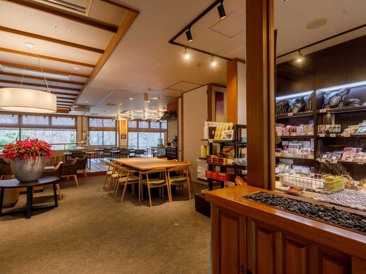 ร้านของฝากที่ล็อบบี้ด้านหน้า