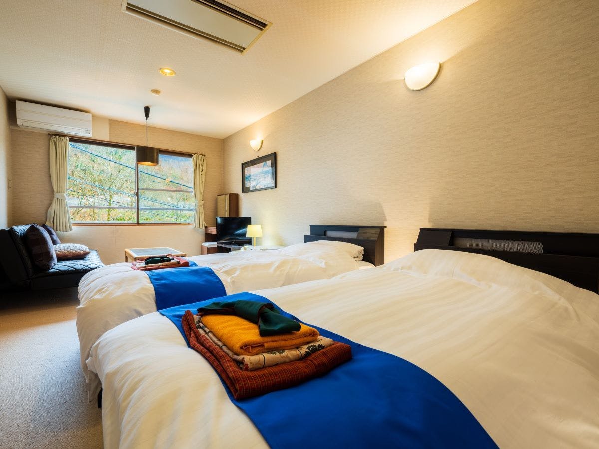 Bilik Twin Gaya Barat / Contoh