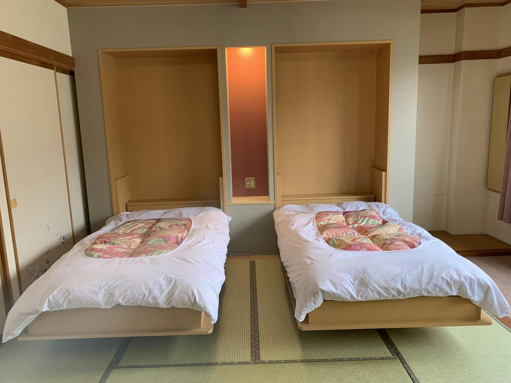 Yurariyura Mizutori no Yado Sakihana