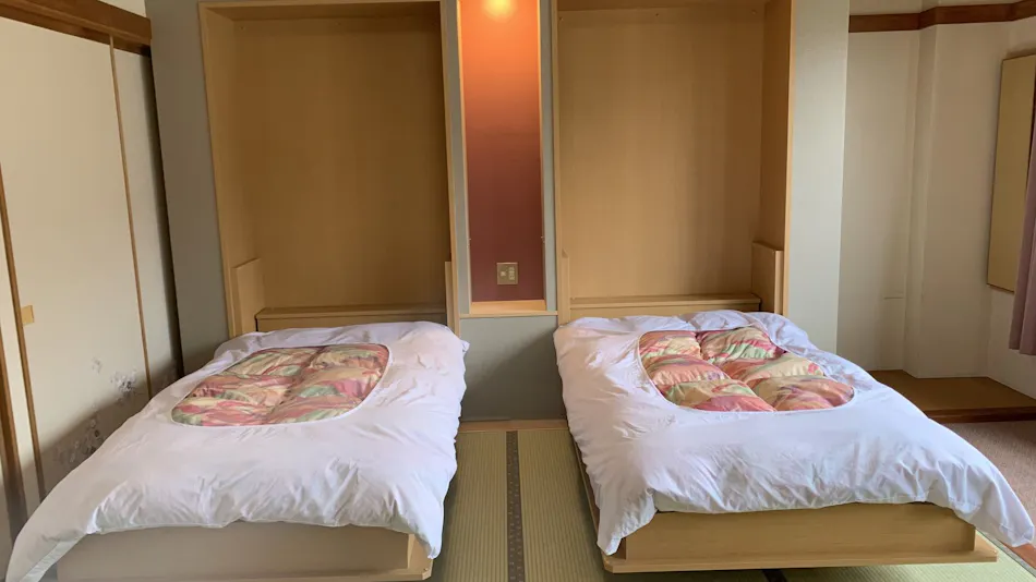 Yurariyura Mizutori no Yado Sakihana