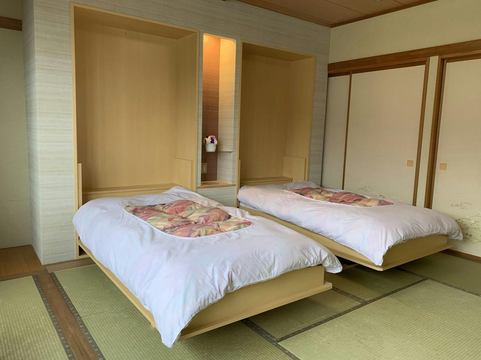 Yurariyura Mizutori no Yado Sakihana