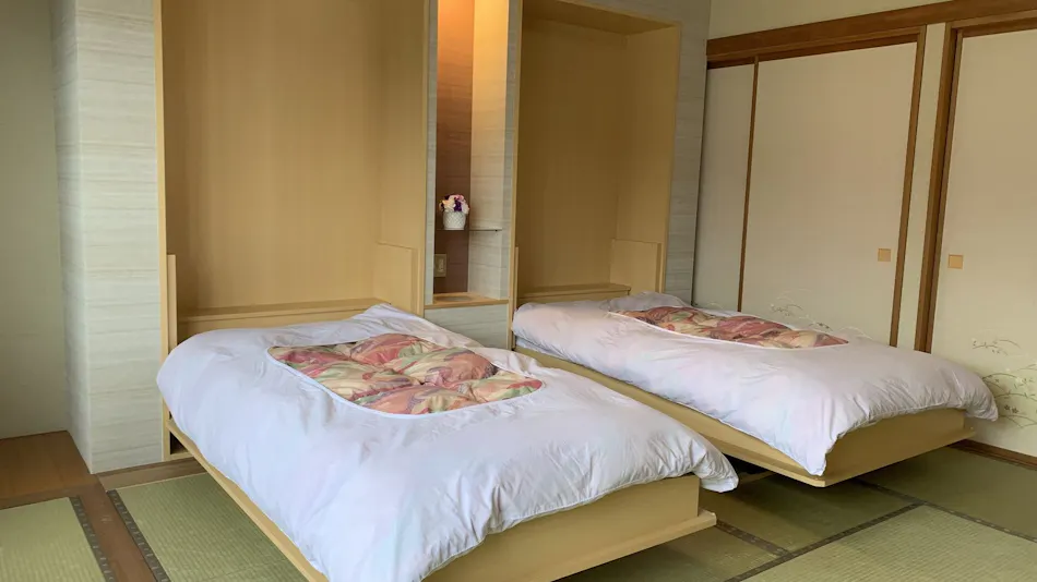 Yurariyura Mizutori no Yado Sakihana