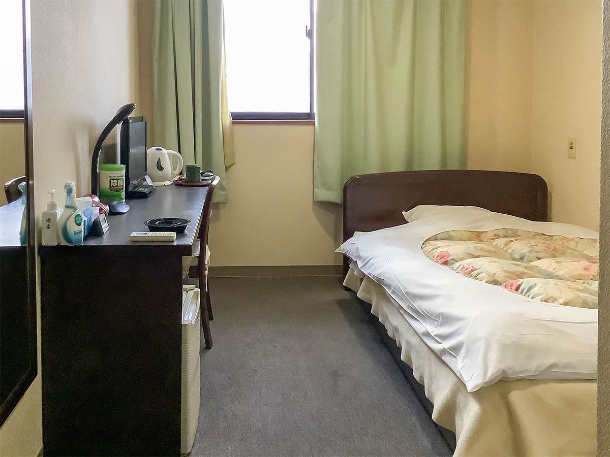 ・เรายังมีเตาไฟฟ้าและชุดชาให้บริการ