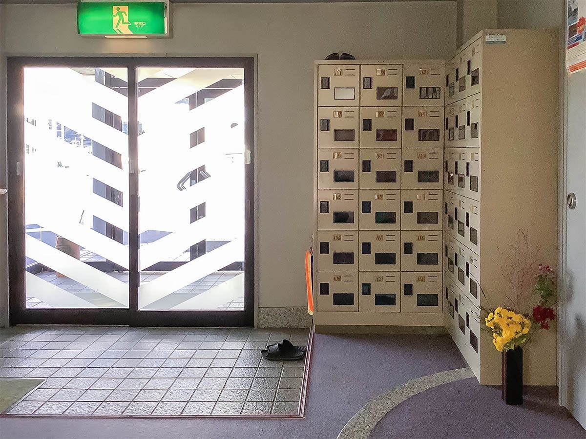 กรุณาใส่รองเท้าในกล่องรองเท้า